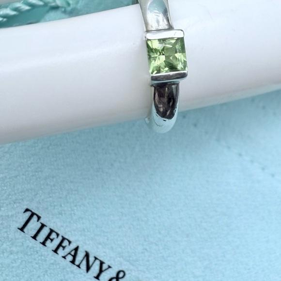 Tiffany & Co. Peridot Sterling Silver Stackable Ring | Vintage 2004 | Size 5.5 - Picture 3 of 8